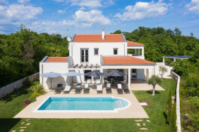 Villa Unica for 8 People in Central Istra, very quiet and luxurious retreat only 15 minutes from azure blue sea